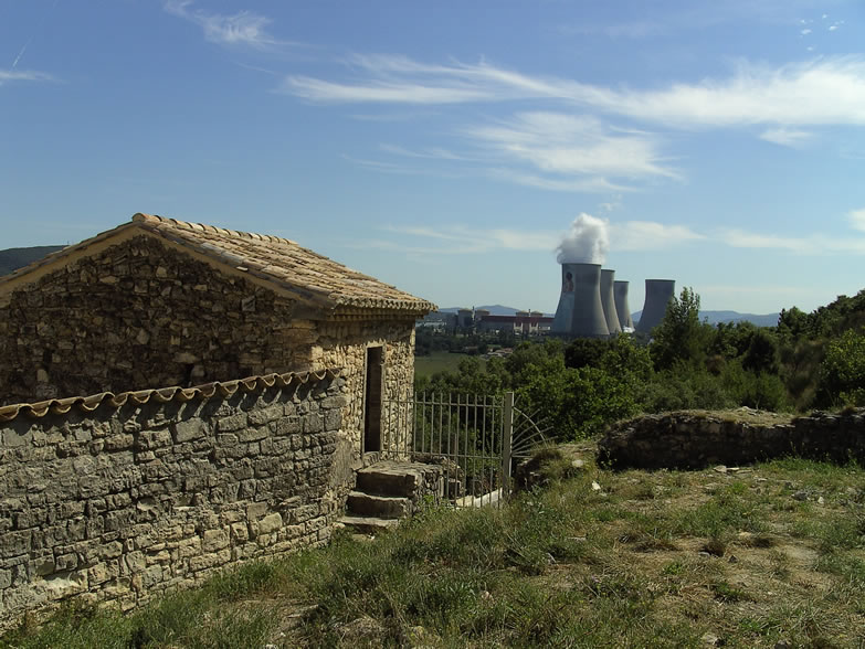 CRUAS, oud en nieuw, ancien et neuf, ancient and old, view from the historical village on the high 